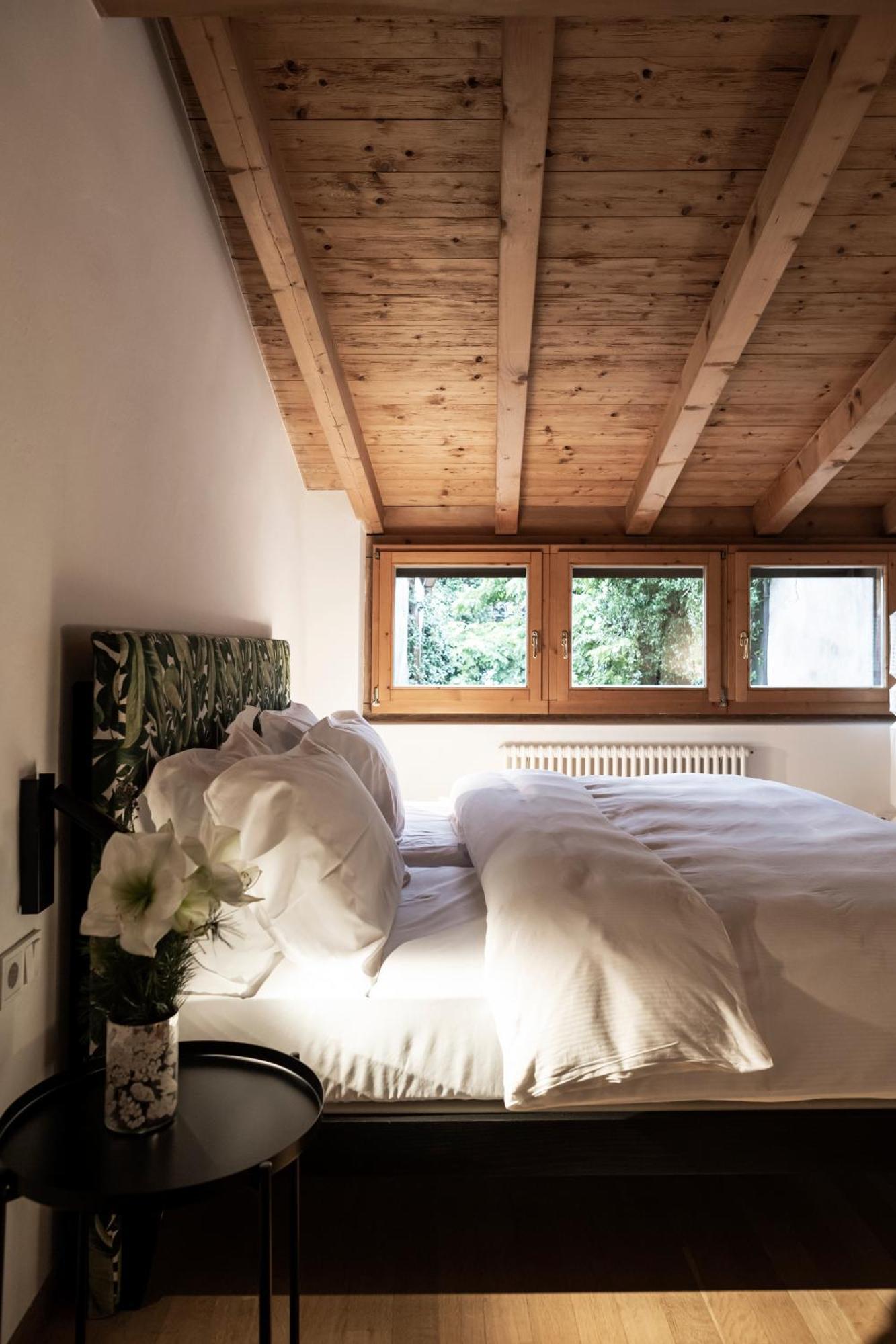 Goldenstern Townhouse Hotel Bolzano Bagian luar foto